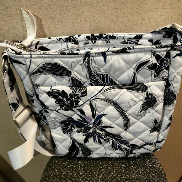 NWOT VERA BRADLEY floral white and black crossbody bag - Picture 9 of 12